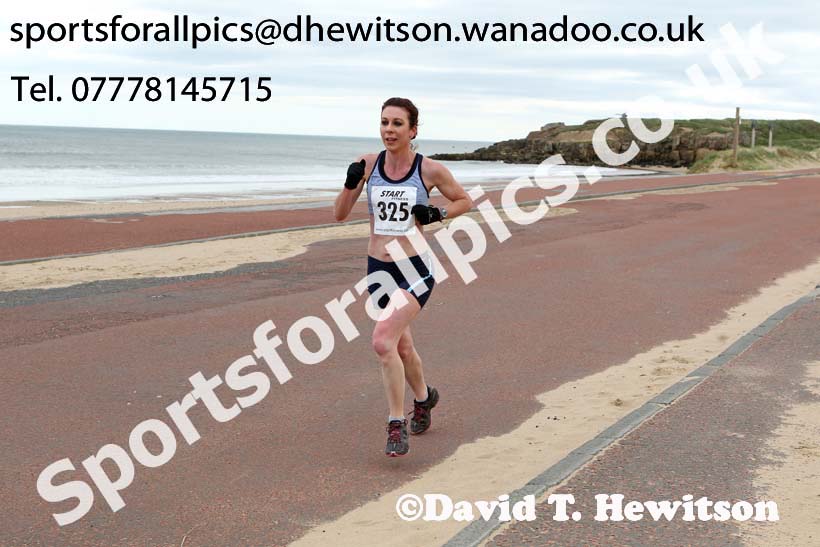 Philippa Wakefield (Keswick)) during the Sand Dancer 10k, South Shields. Photo: David T. Hewitson/Sports for All Pics